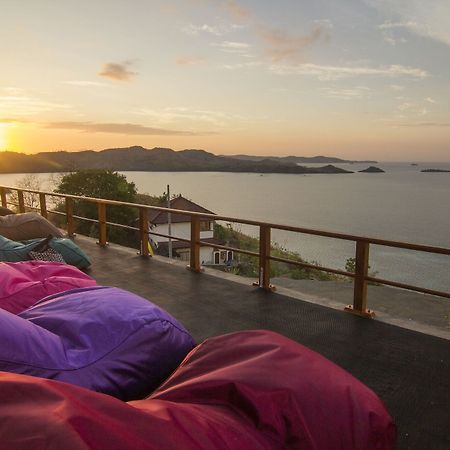 One Tree Hill - Hostel Labuan Bajo Exterior foto