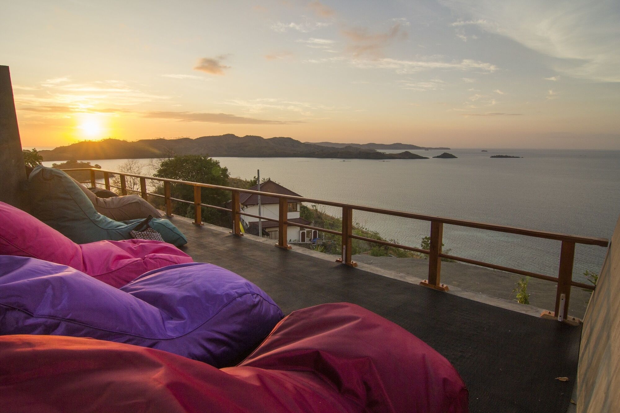 One Tree Hill - Hostel Labuan Bajo Exterior foto