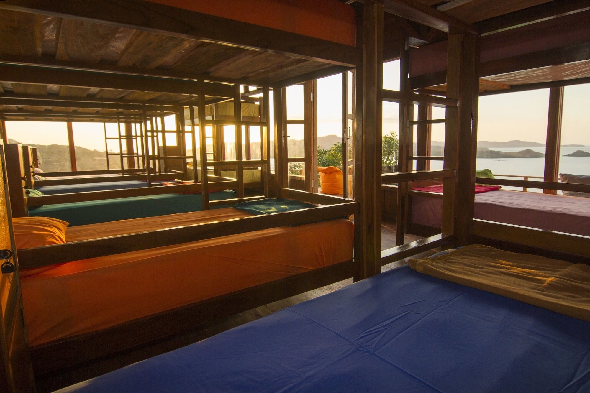 One Tree Hill - Hostel Labuan Bajo Exterior foto
