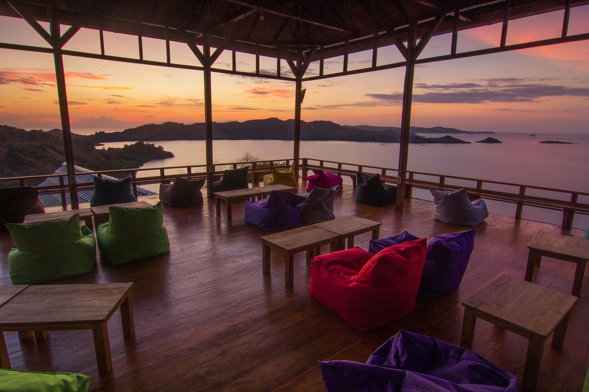 One Tree Hill - Hostel Labuan Bajo Exterior foto